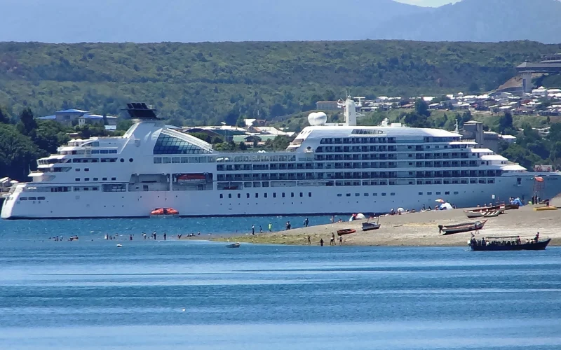 Crucero_en_La_Bahía_de_Puerto_Montt-2